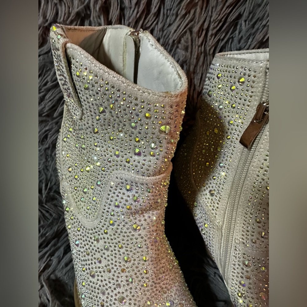 Rhinestone bling boots from Buckle size 9.5